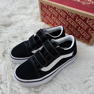 Vans Kids Authentic strapped sneakers. Black/true white. Unisex. Size 11. New.